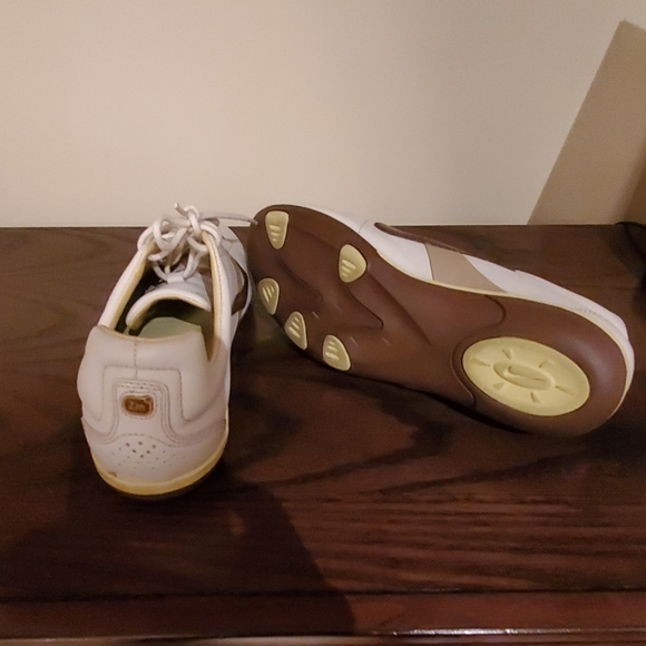 Shoes - Picture 3 of 4